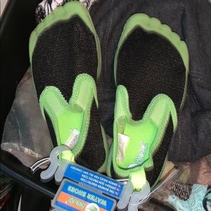 newtz Shoes - Boys Water Shoes Sz 11-12 newtz Shoes - Boys Water Shoes Sz 11-12